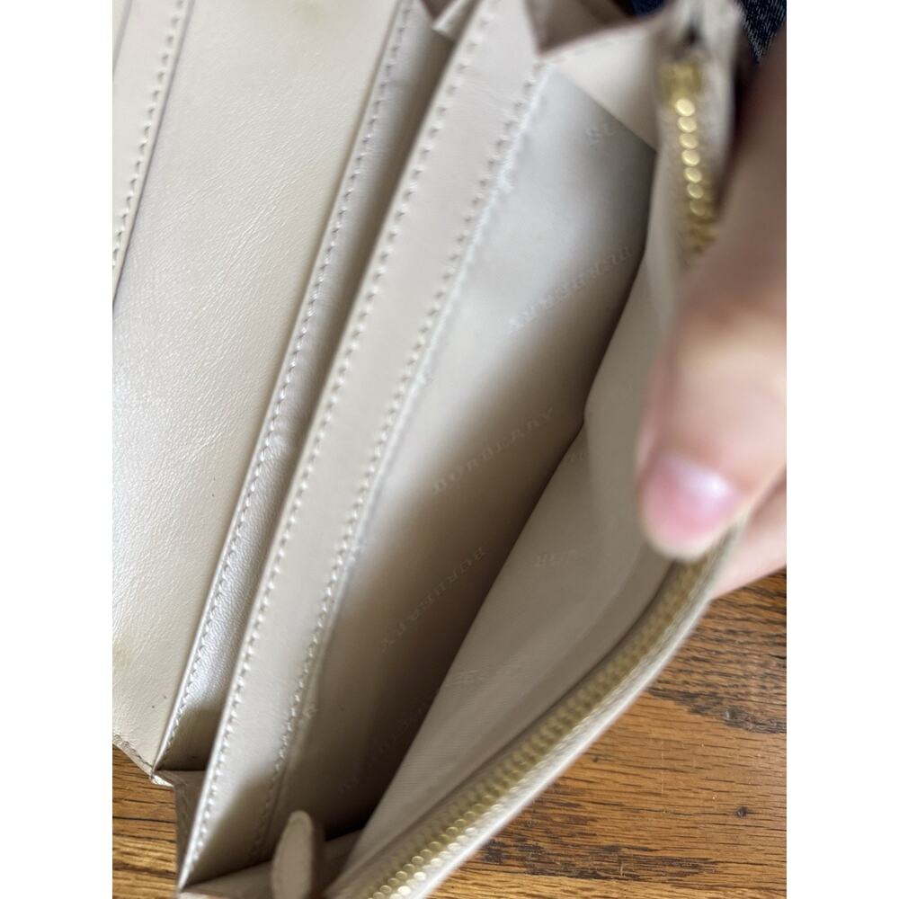 RARE VINTAGE Burberry Beige Leather Bow Continental Wallet - Picture 12 of 13